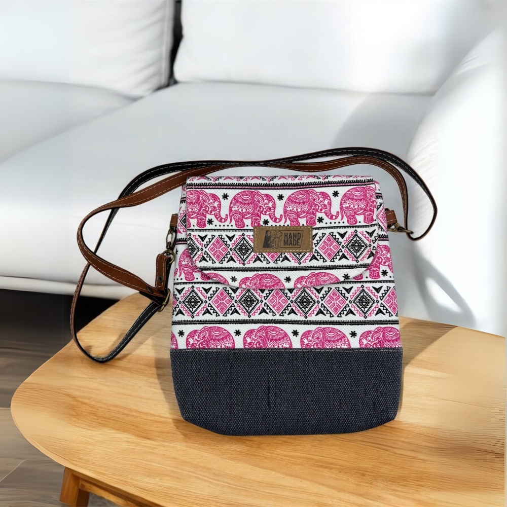 【タイ直輸入】ハンドメイドバッグ　ショルダーバッグ　エスニック柄ショルダーバッグ　ボヘミアンショルダーバッグ　ピンク