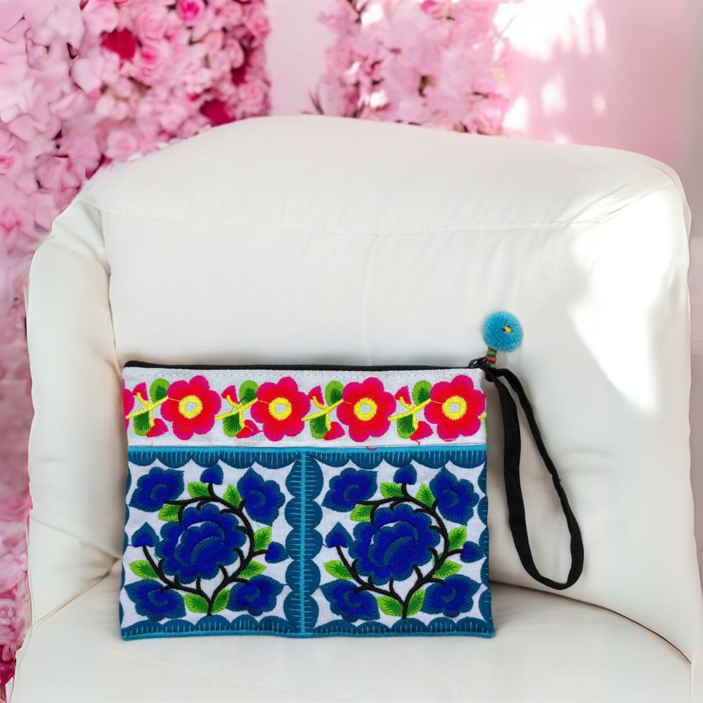 【タイ直輸入】ハンドメイドバッグ　ハンドバッグ　エスニック柄ポーチ　花柄小物入れ　青